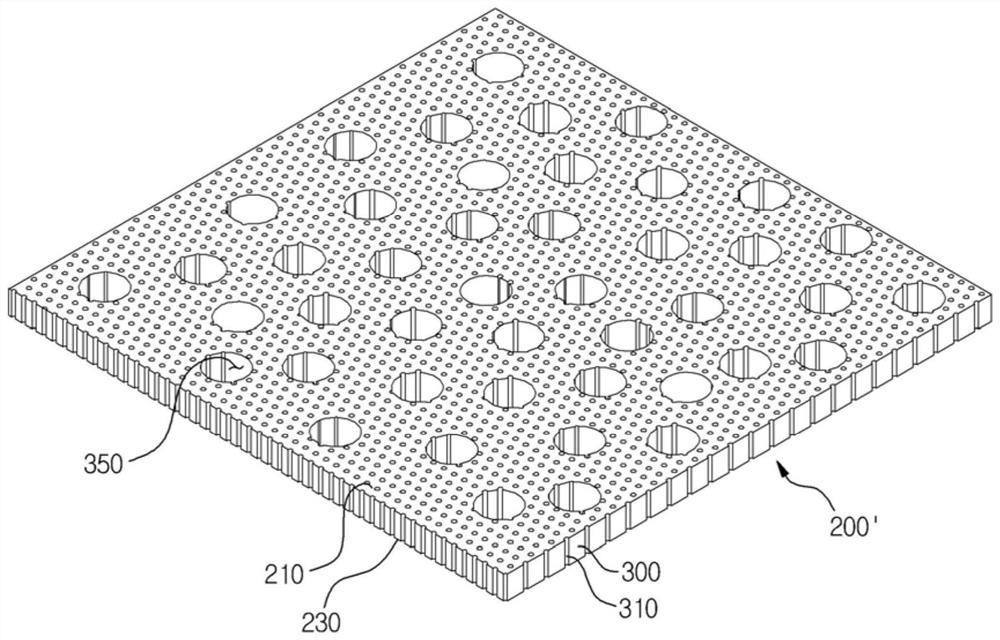 Fluid permeable anodized film and fluid permeable body using anodized film