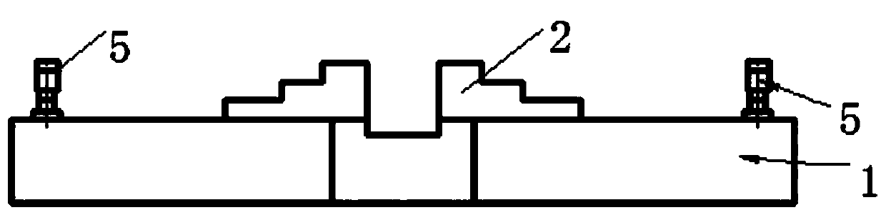 Three-jaw chuck with adjustable auxiliary supporting structure and using method for three-jaw chuck