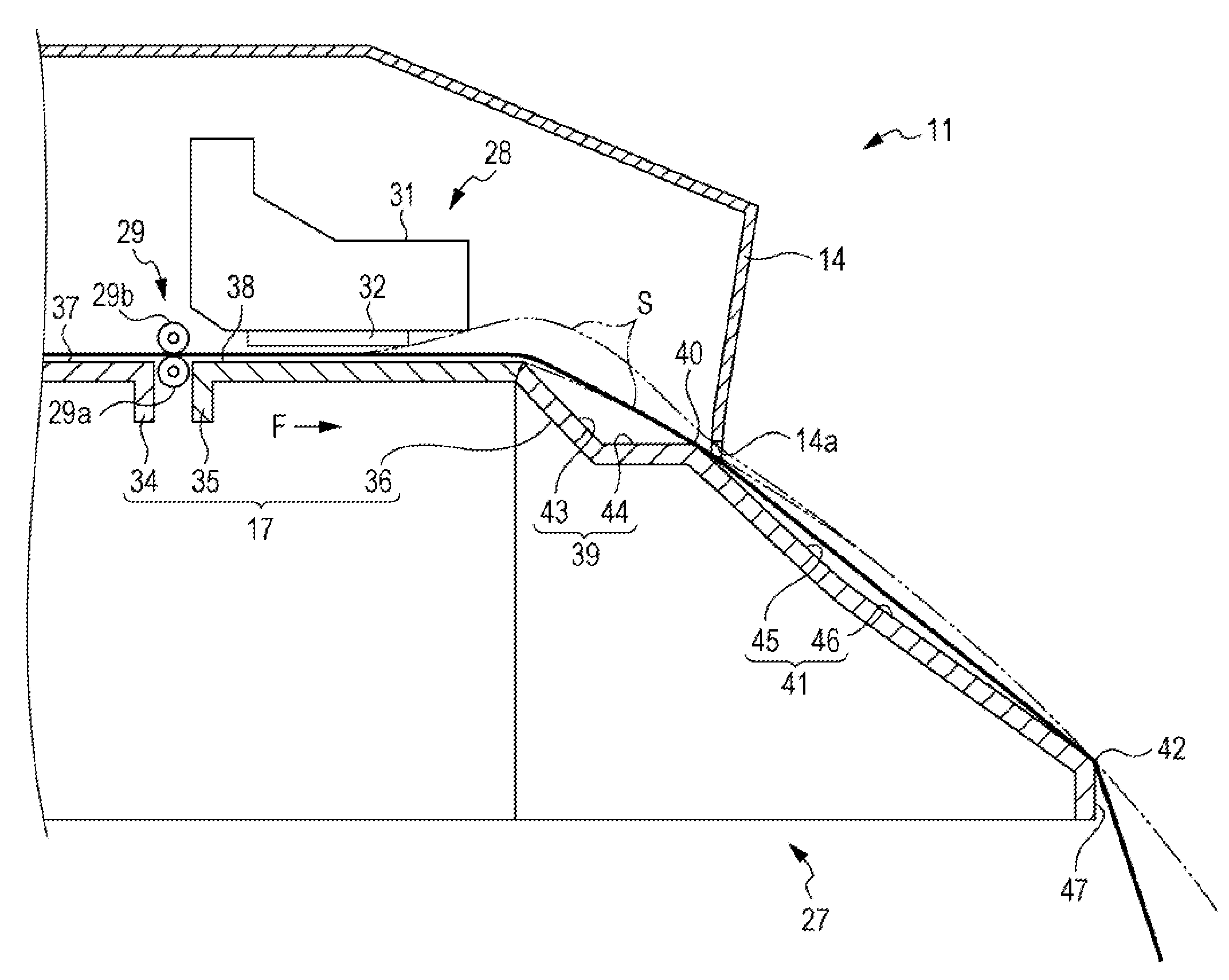 Transporting apparatus and recording apparatus