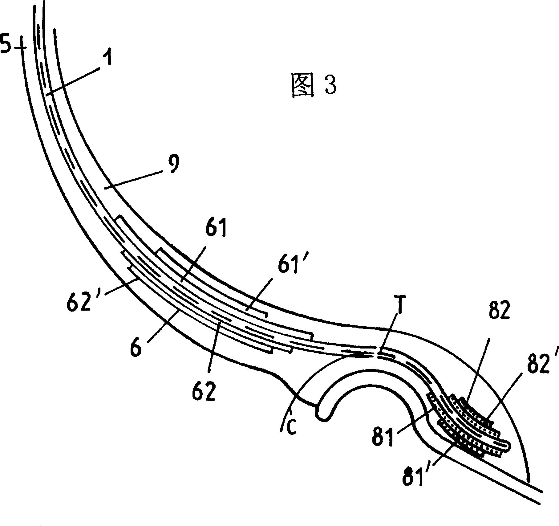 Tyre with laced breaker by reinforcement