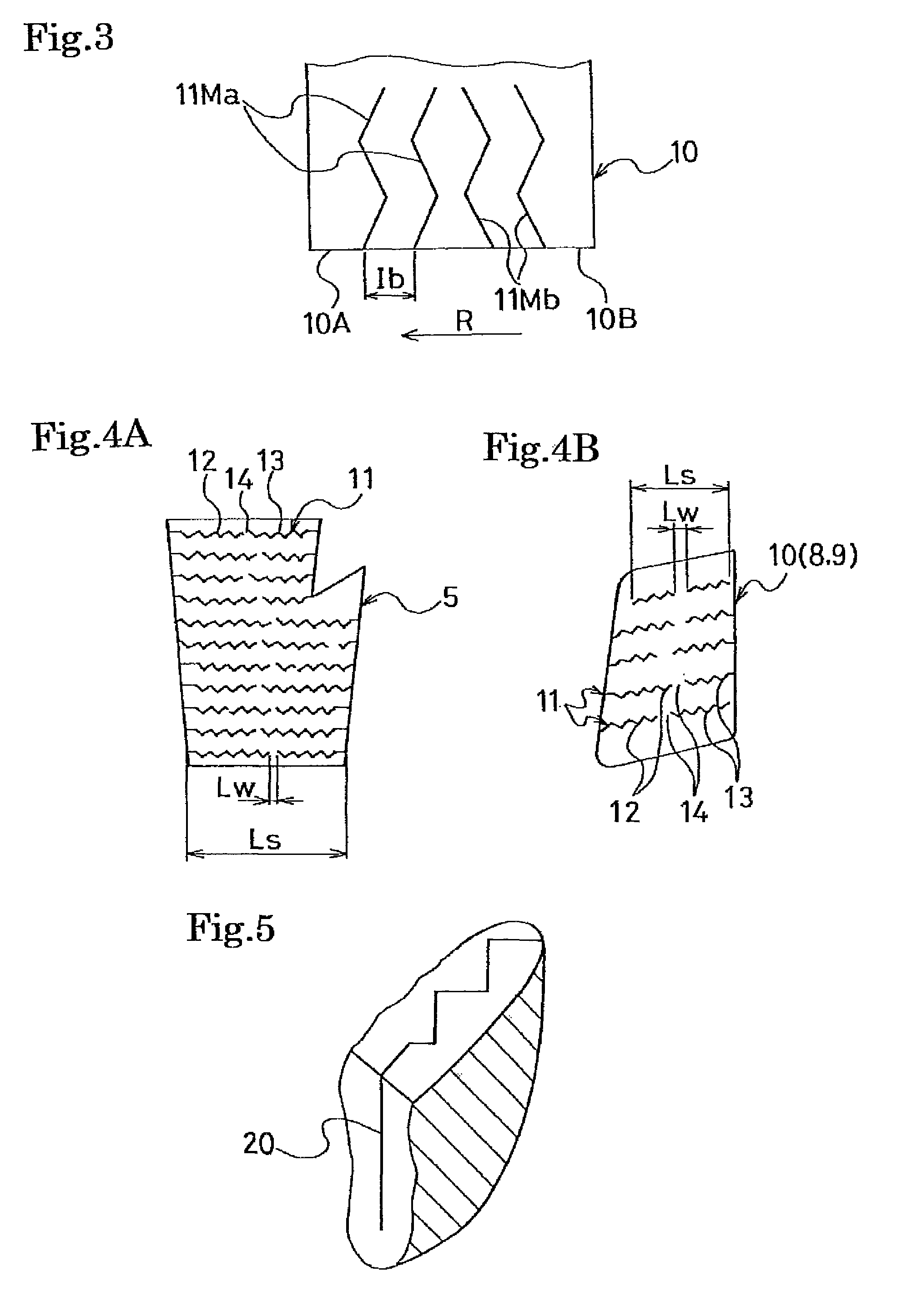 Pneumatic tire having tread provided with three-dimensionally shaped sipes