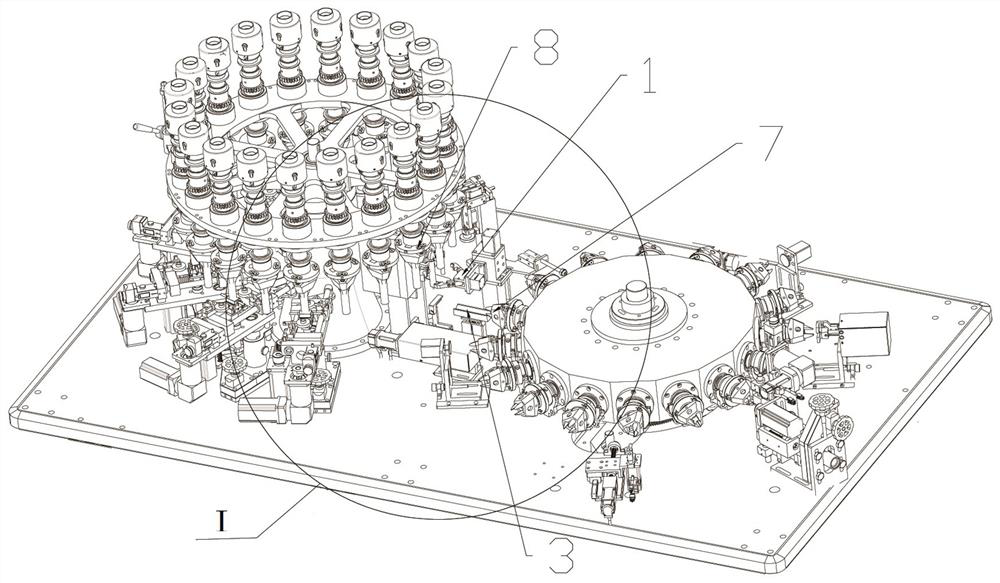 Pre-filling and pre-sealing bottle making machine transferring mechanism and transferring method thereof