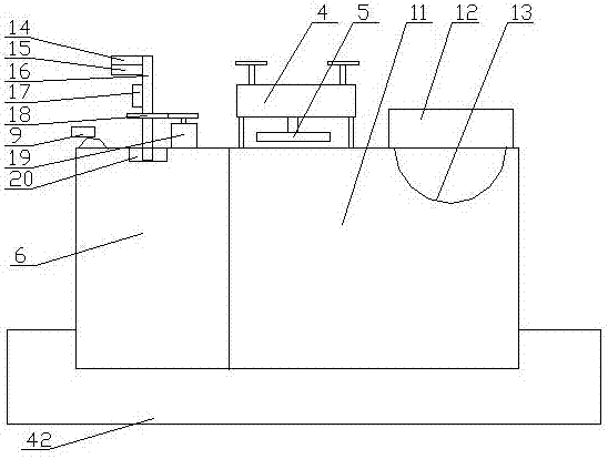 Intelligent bird-expelling device of transformer substation