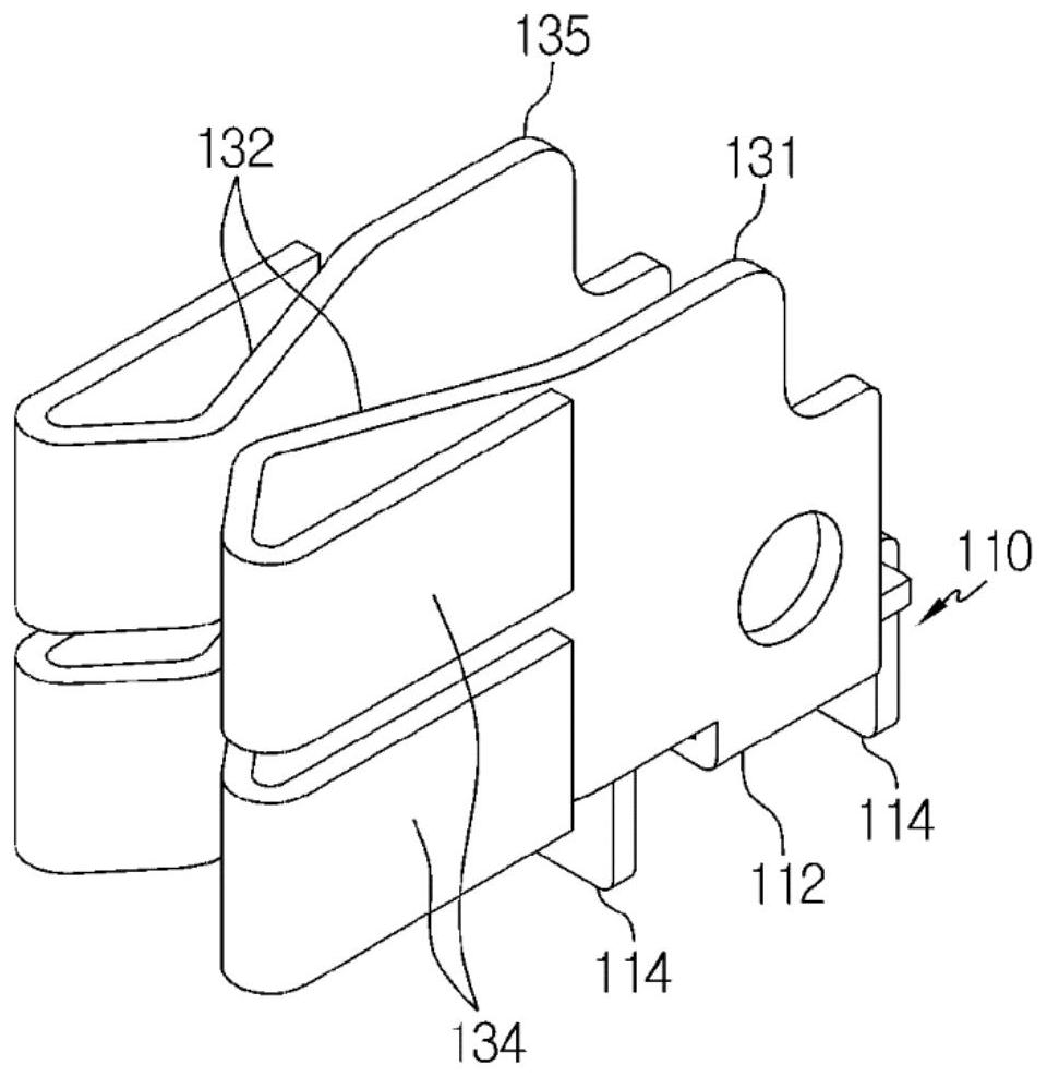 Connector, battery management unit, and battery pack