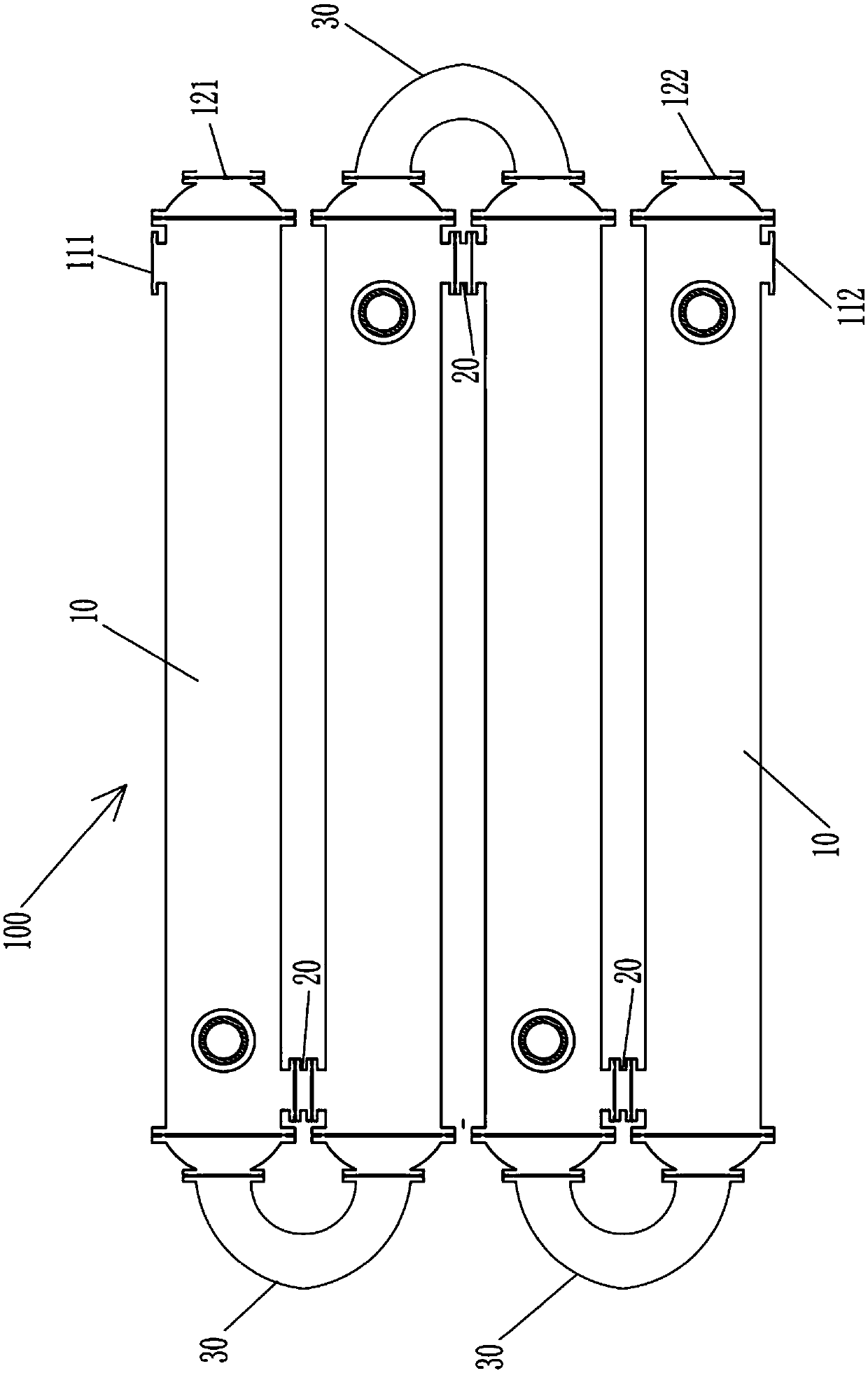 Combined tube heat exchange device for alumina decomposition tank and cooling method