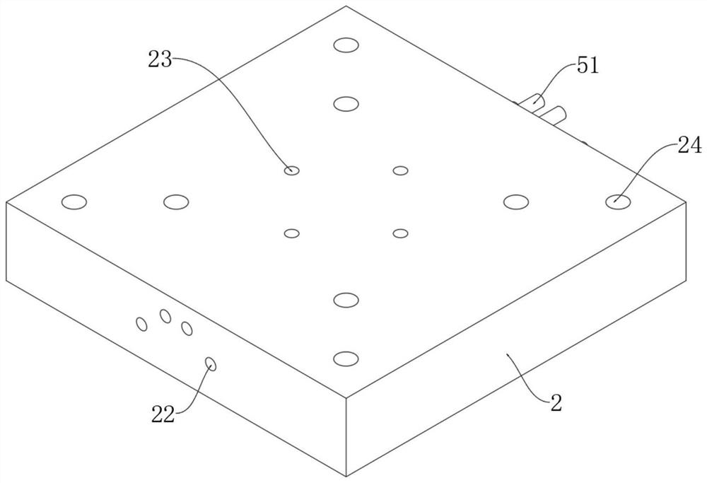 Multi-runner automobile part injection mold and machining method