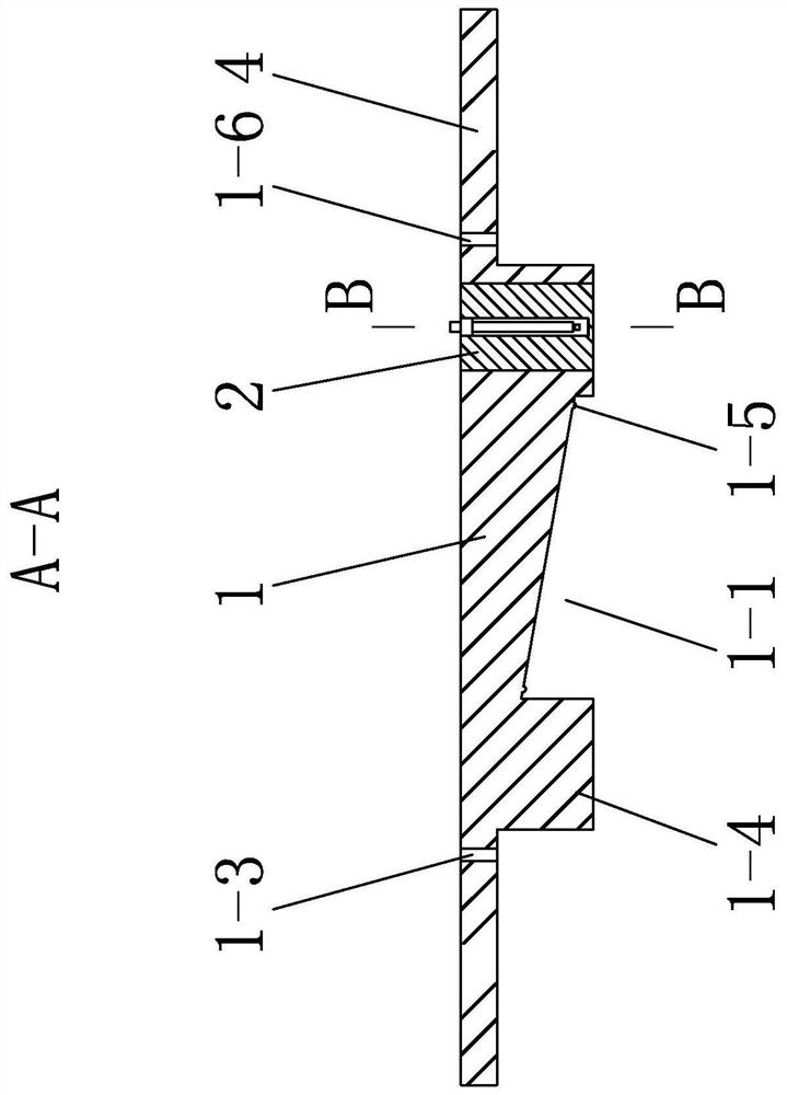 A combination mold for processing duct type oil fume backflow and non-return device and method of using the mold