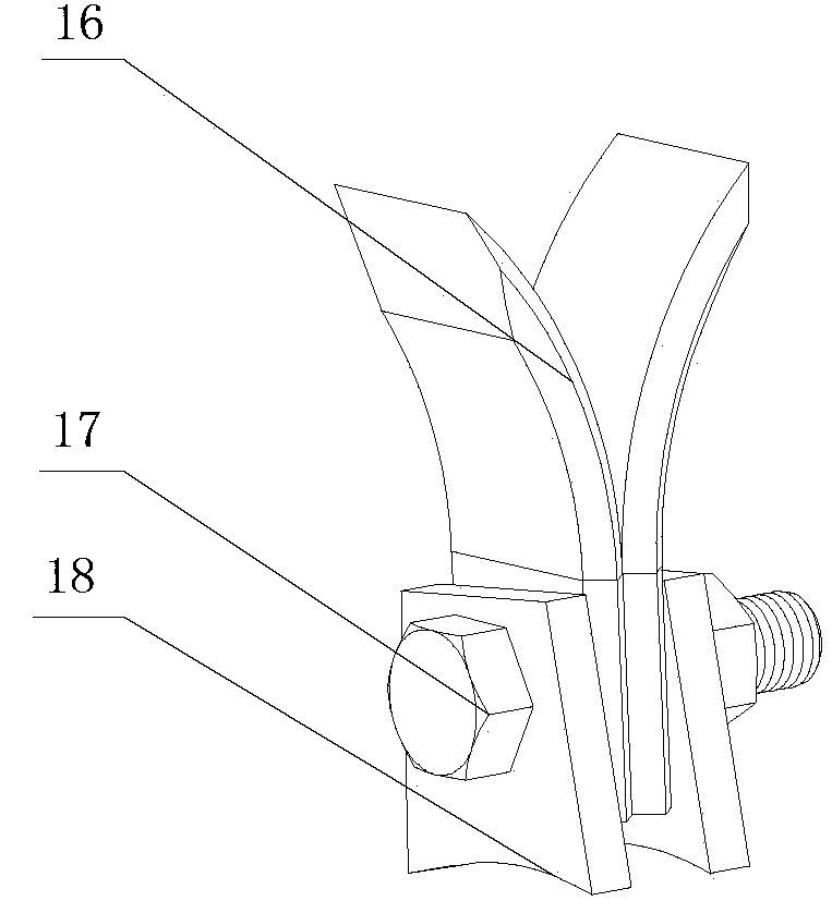 Picking and smashing mechanism for self-propelled reed baling press