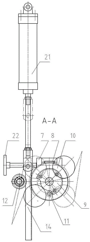 Wrap angle adjustable fabric expanding device with cloth length compensation function