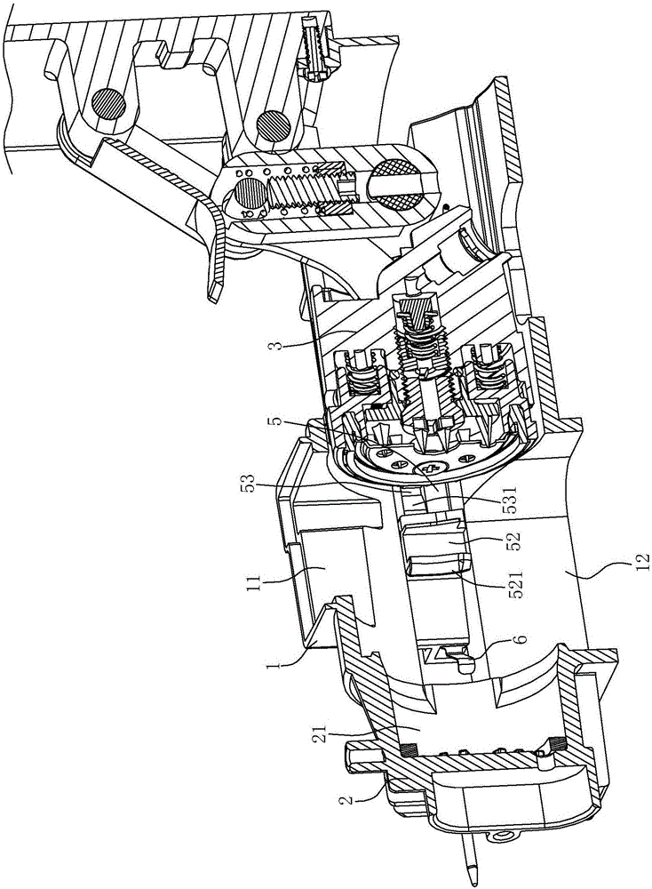 Bag feeding and removing mechanism for beverage extraction device