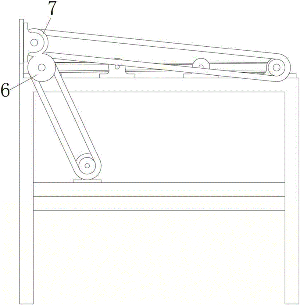 Planar and bidirectional staggered synchronous fringy banana conveying device