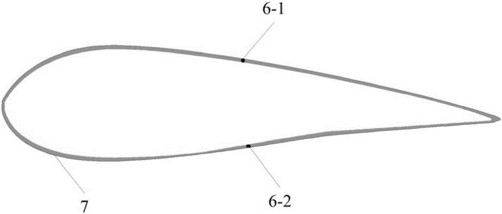 Transversely heated ice melting blade of wind turbine and the device and method of melting