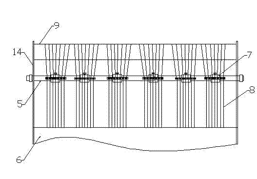 Intermittent sizing device for dyed yarns and sizing technology thereof