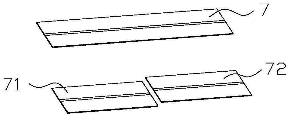 Rubber sealing strip cutting and feeding device and method