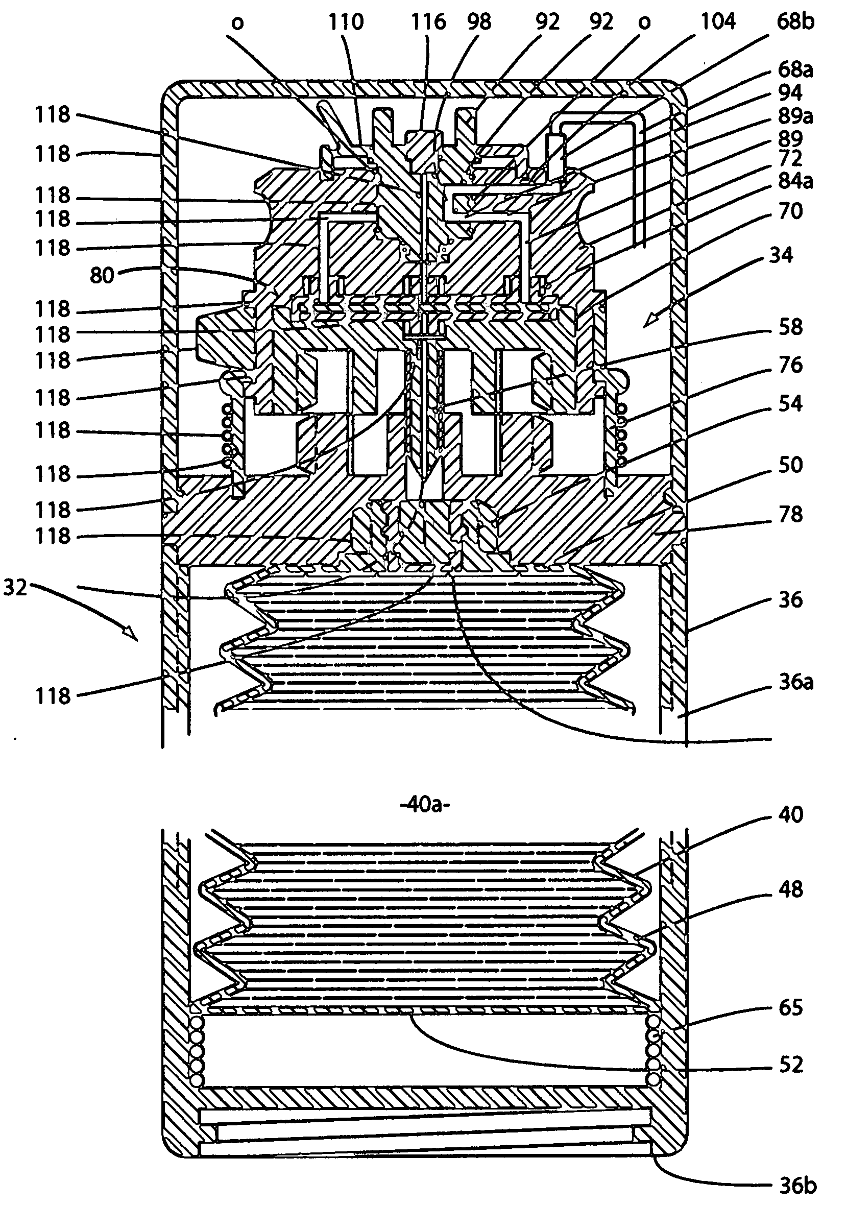 Fluid dispenser with uniformly collapsible reservoir