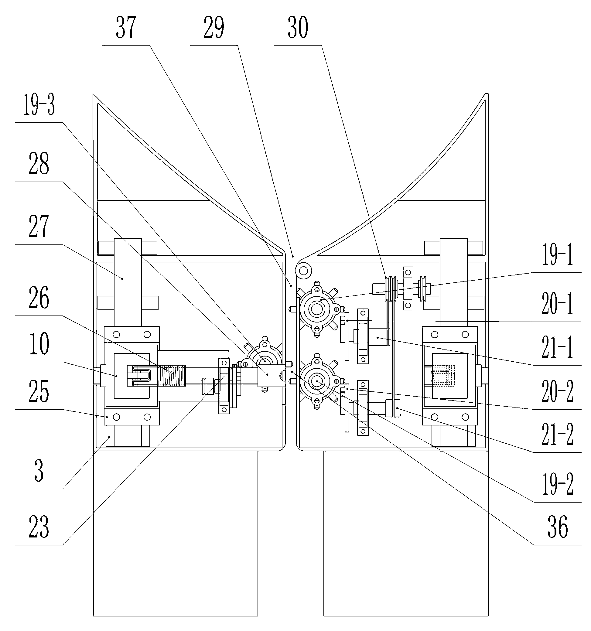 Mulberry leaf picking device of automatic rocker type driving mulberry picking machine