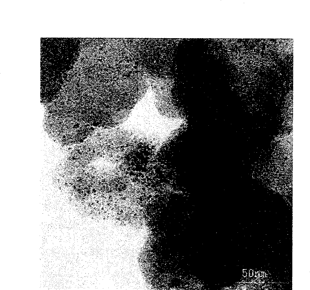 Solid phase reduction preparation method for platinum, carbon catalyst of fuel cell