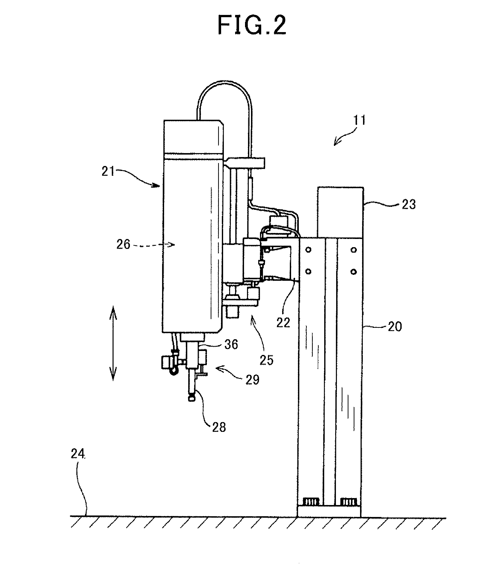 Device for fastening screw onto workpiece and method of judging loosening of screw