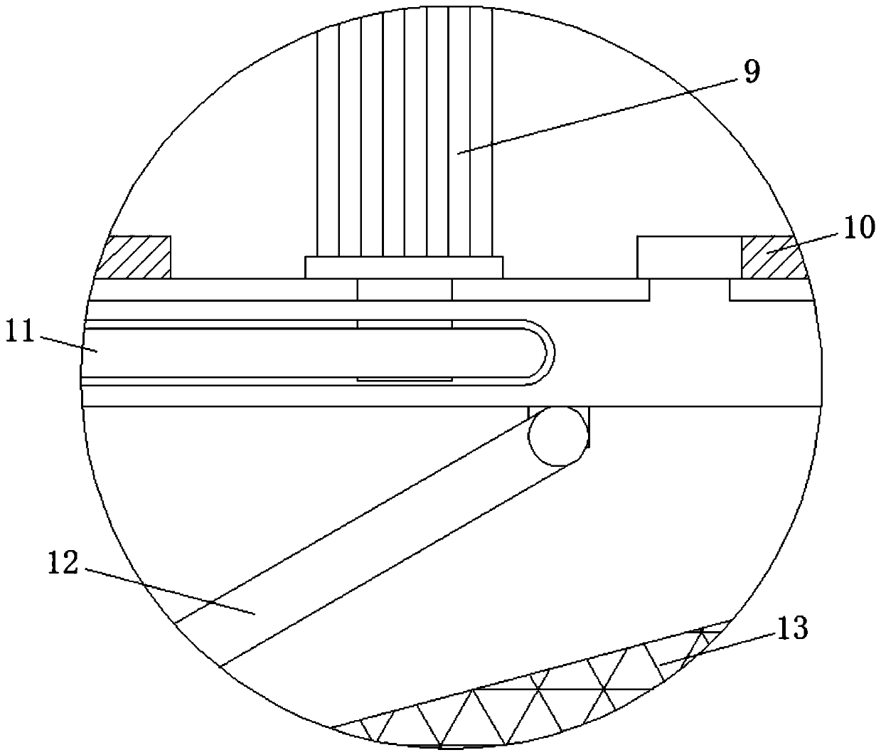 Cleaning fluid filtering device for automobile accessories based on inclined translation principle