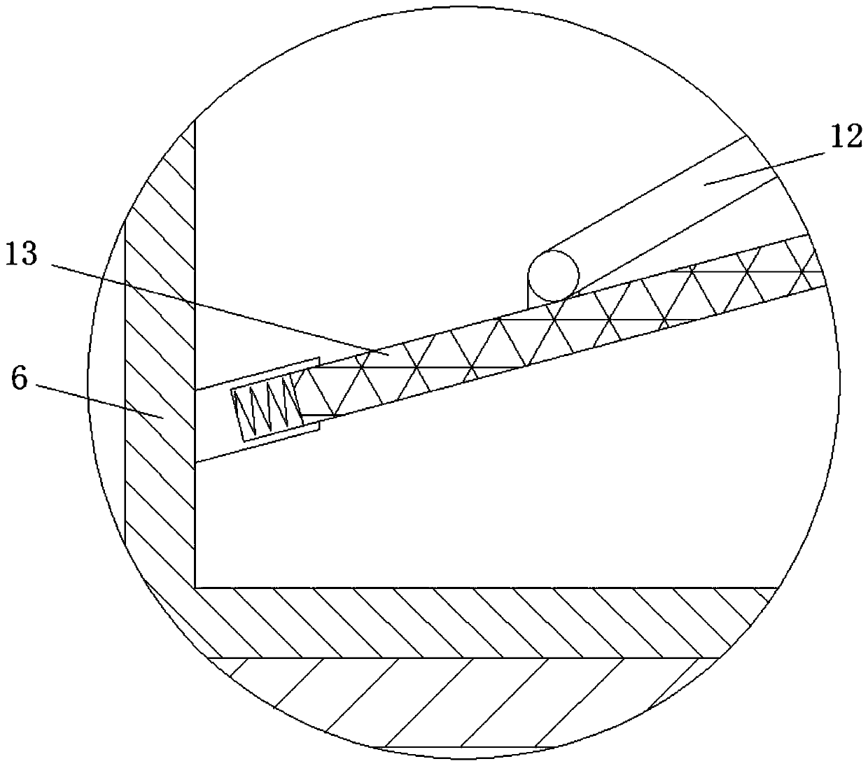 Cleaning fluid filtering device for automobile accessories based on inclined translation principle