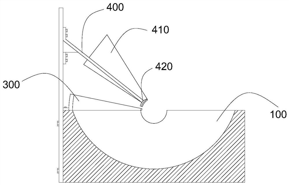 Fragment material deironing device for aluminum product recovery processing