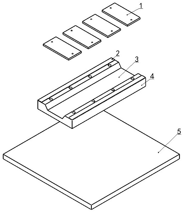 Linear array type pyroelectric infrared detector with heat insulation structure