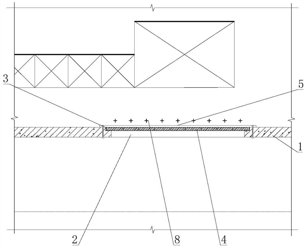 Blocking structure for transportation door opening of side wall equipment in subway rail traveling area