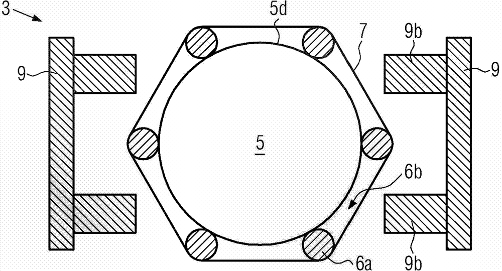 Device and method for labeling containers with label sleeves