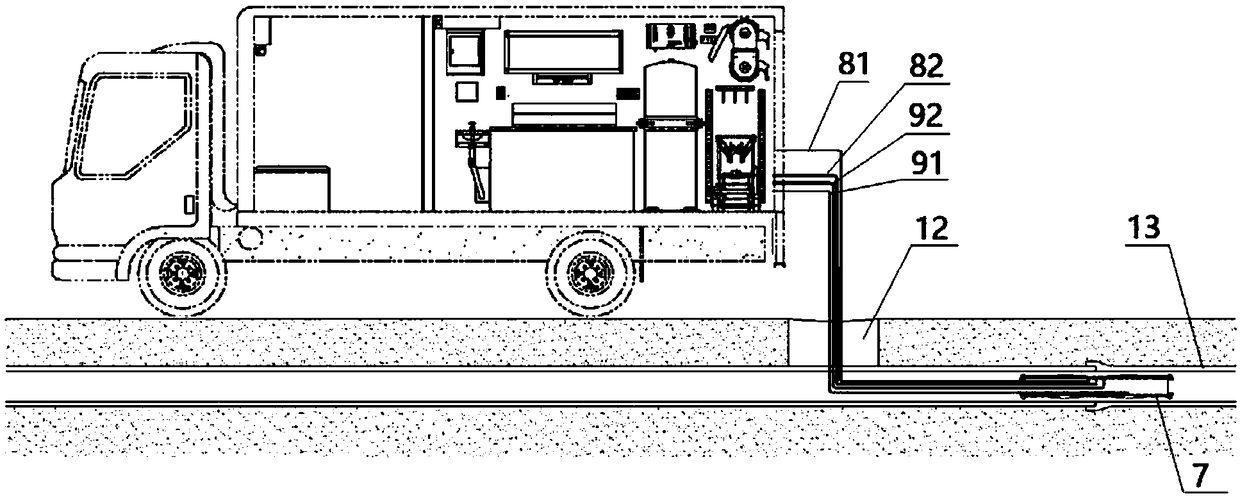 Pipeline maintaining device and maintaining method and sewer pipeline maintaining car