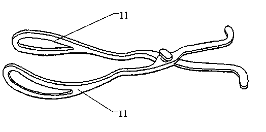 Trainer for simulating operation of obstetric forceps, and method for operating trainer