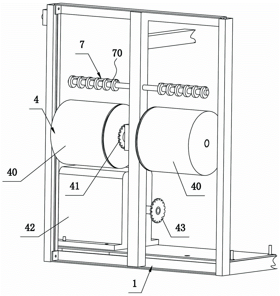 A constant tension device for zipper central line feeding