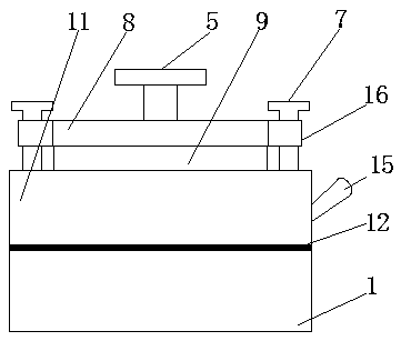 Mould adjustable in bottom thickness of injection molded products