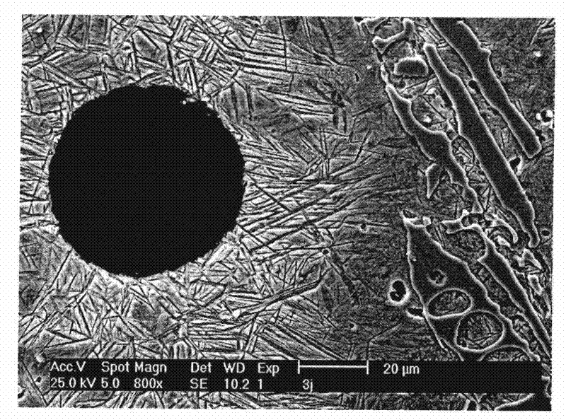 Carbide-containing ausferrite spheroidal graphite cast iron grinding ball and manufacturing method thereof