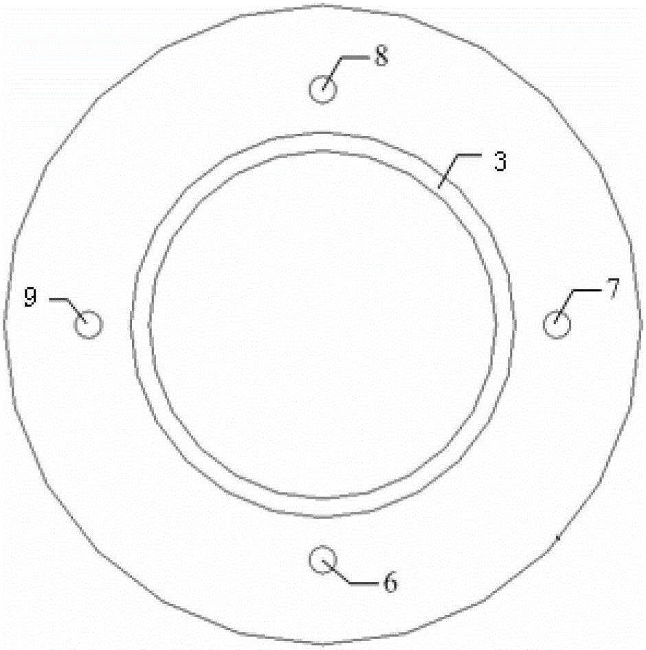 Wide-beam circularly polarized microstrip antenna loaded with parasitic rings