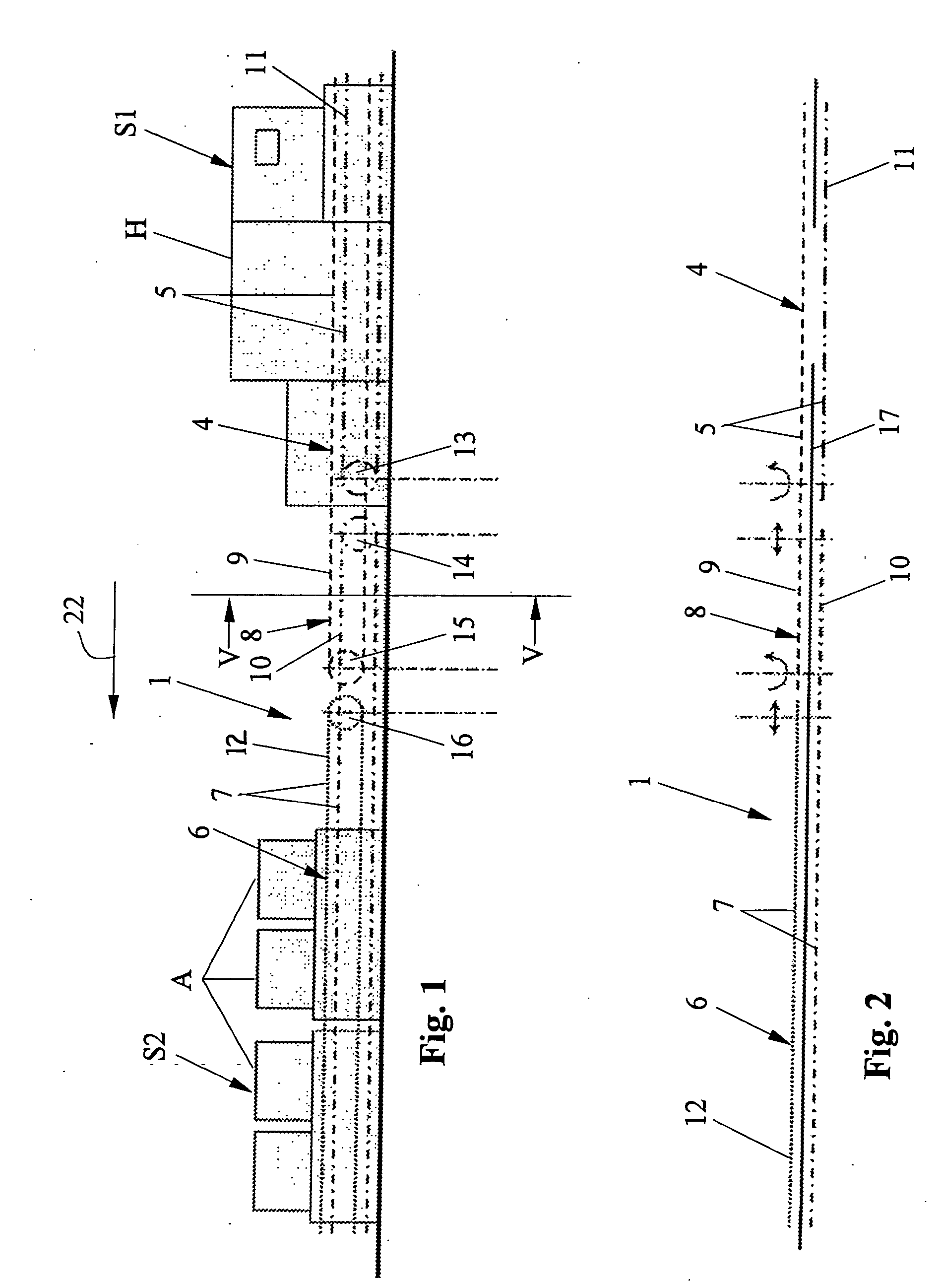 Arrangement for gathering and transporting print products deposited straddling on a conveying device