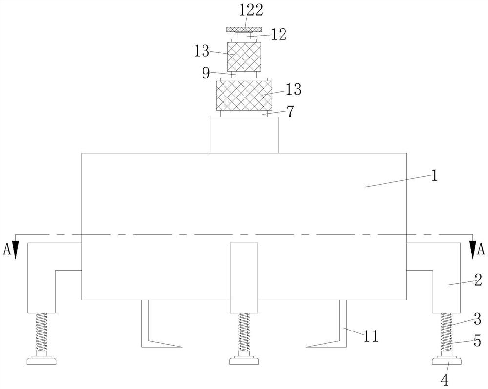 A dismantling tool for replacing the head of a chemical storage tank