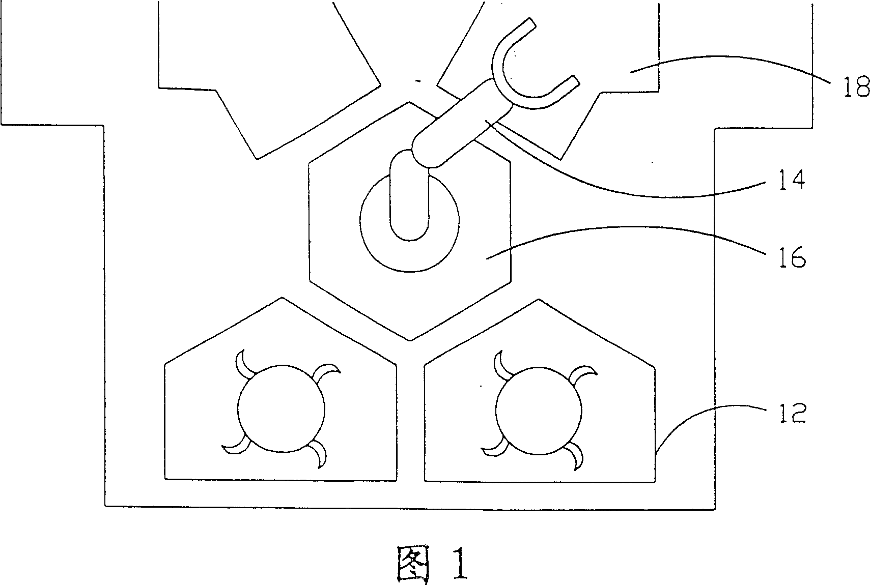 Crystal circle center correcting device and correcting method