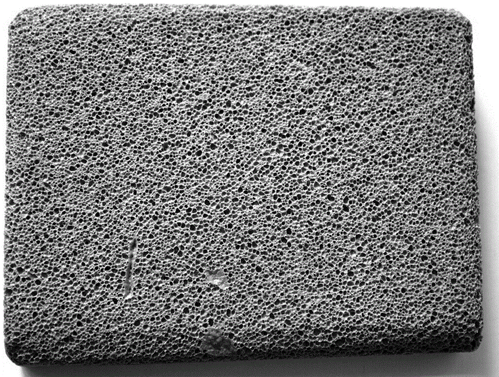 Class A inorganic fireproof foam insulation board produced from tailings and preparation method thereof