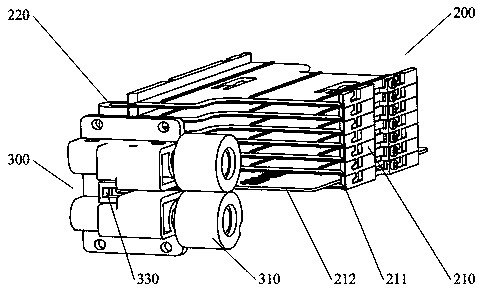 Aligning device suitable for card alignment in card storage mechanism and the card storage mechanism