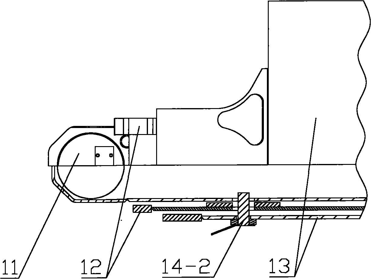 Mobile construction machinery and outrigger locking mechanism thereof