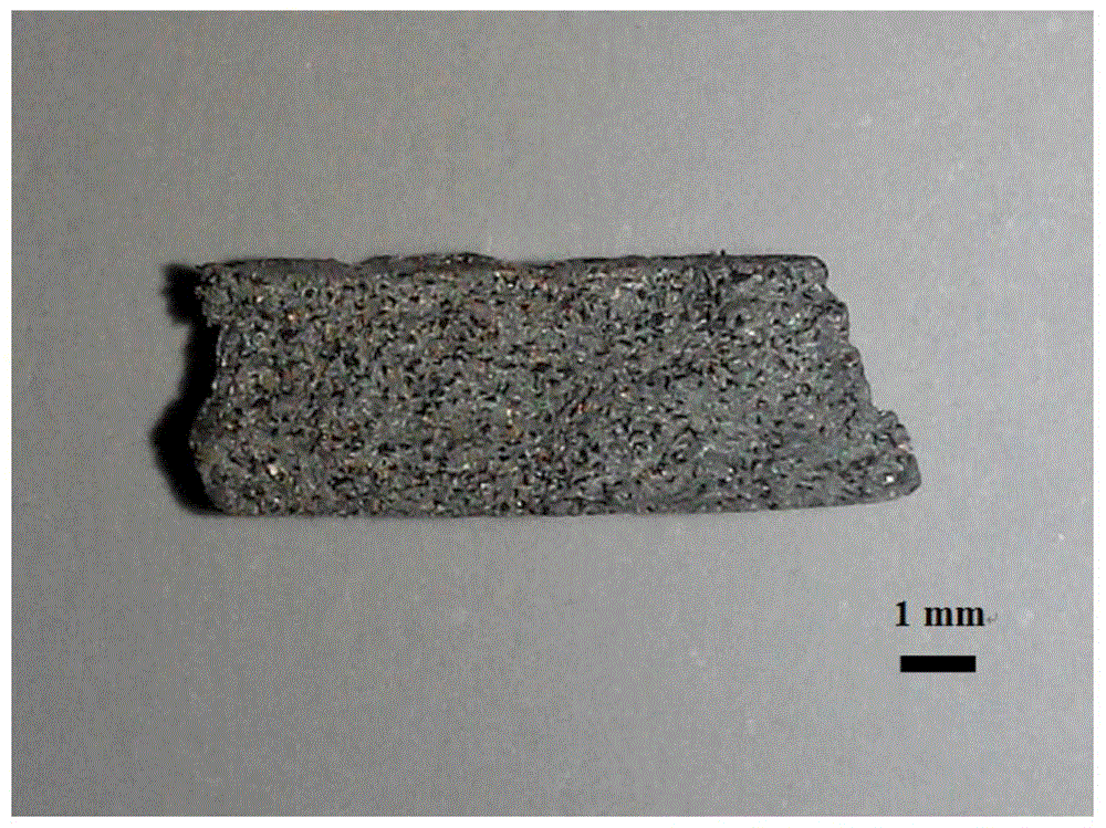 Mixing method for preparing wcp/2024al composite radiation shielding material