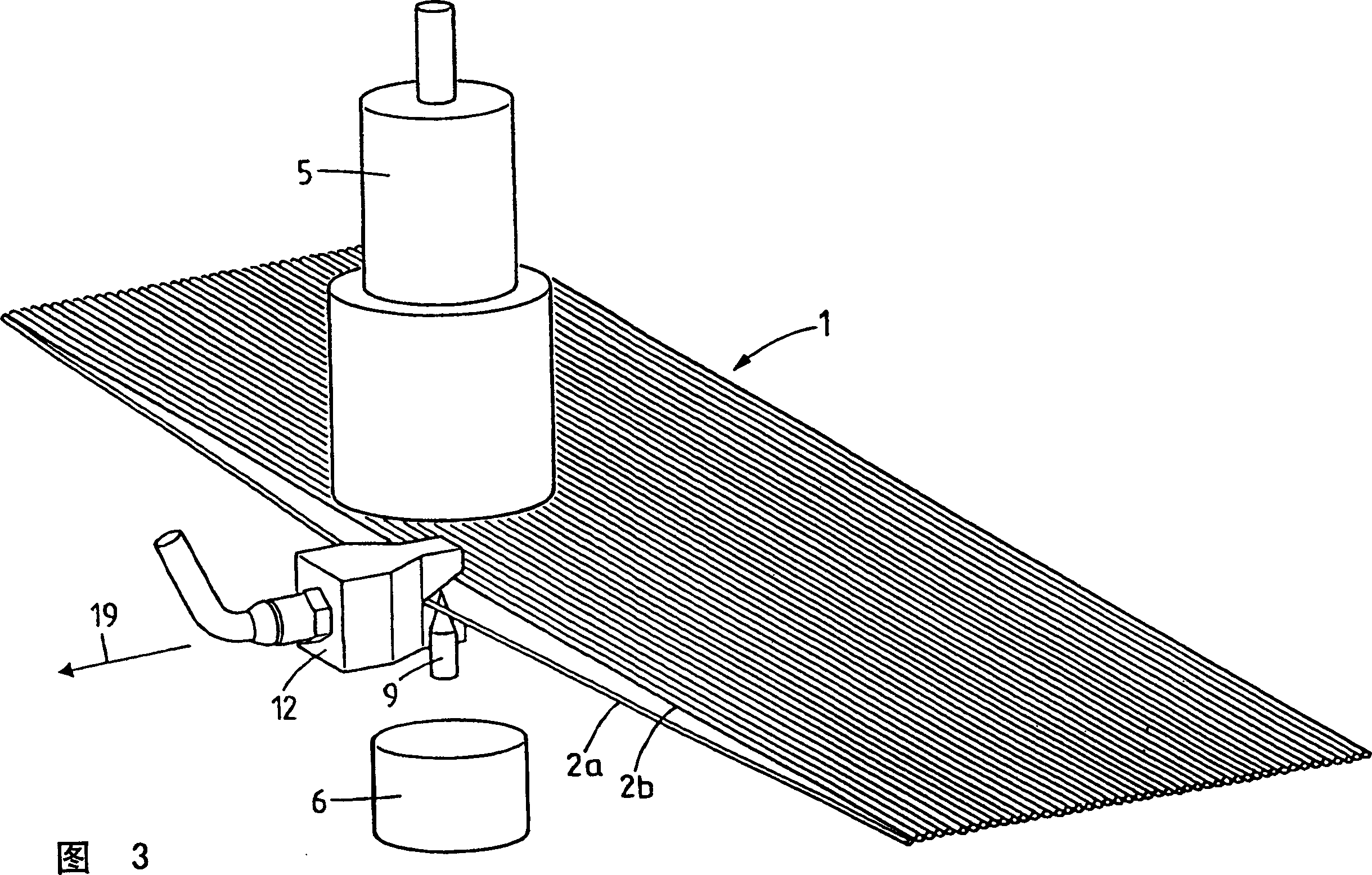 Device and method for separating threads out of a thread layer