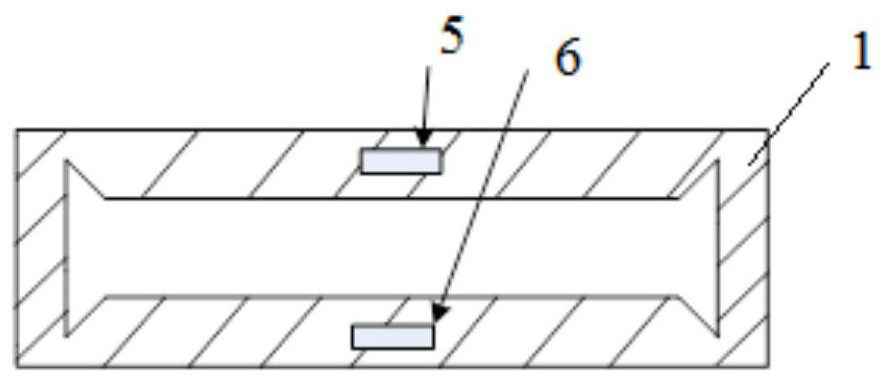 Method and equipment for quantitatively evaluating cracking risk of concrete structure indoors