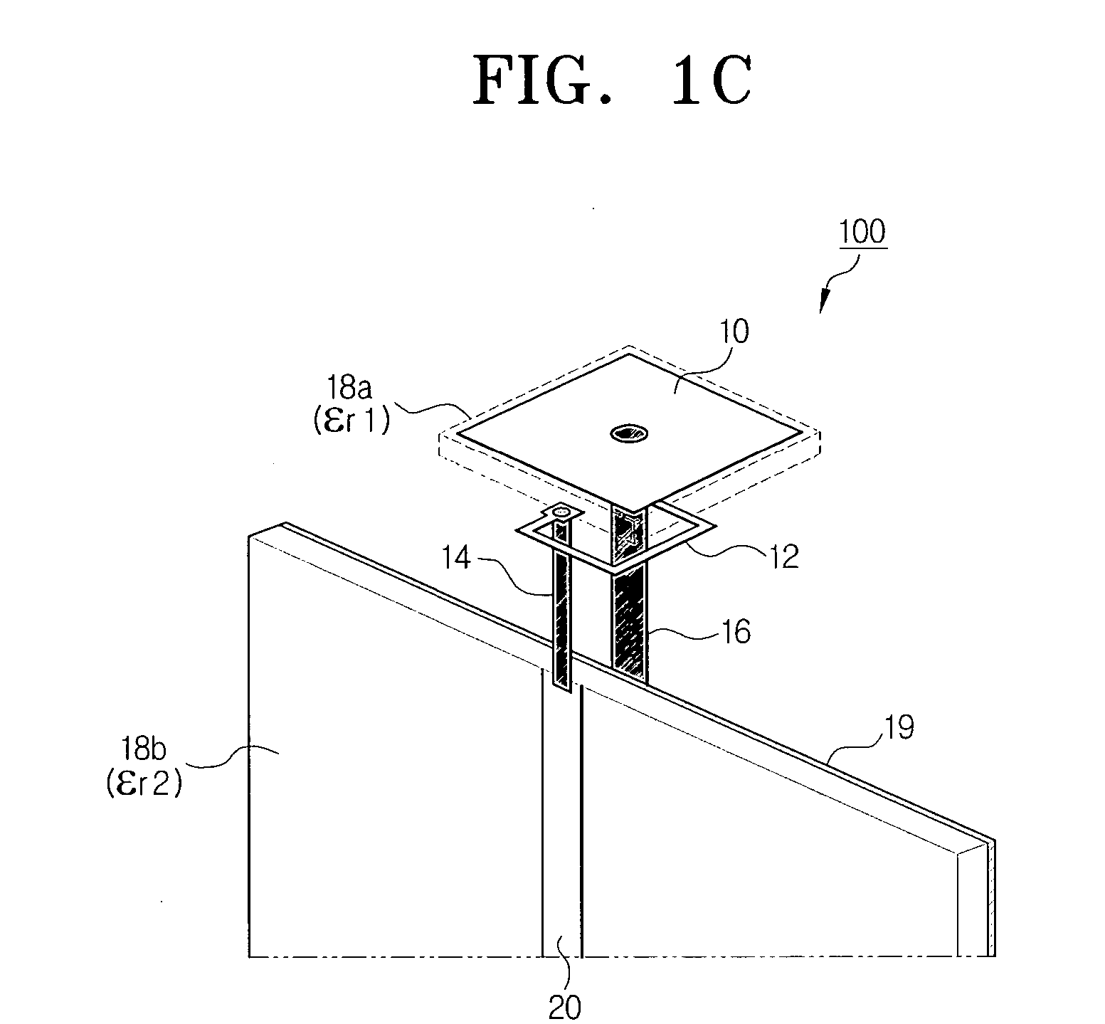 Small broadband monopole antenna having perpendicular ground plane with electromagnetically coupled feed