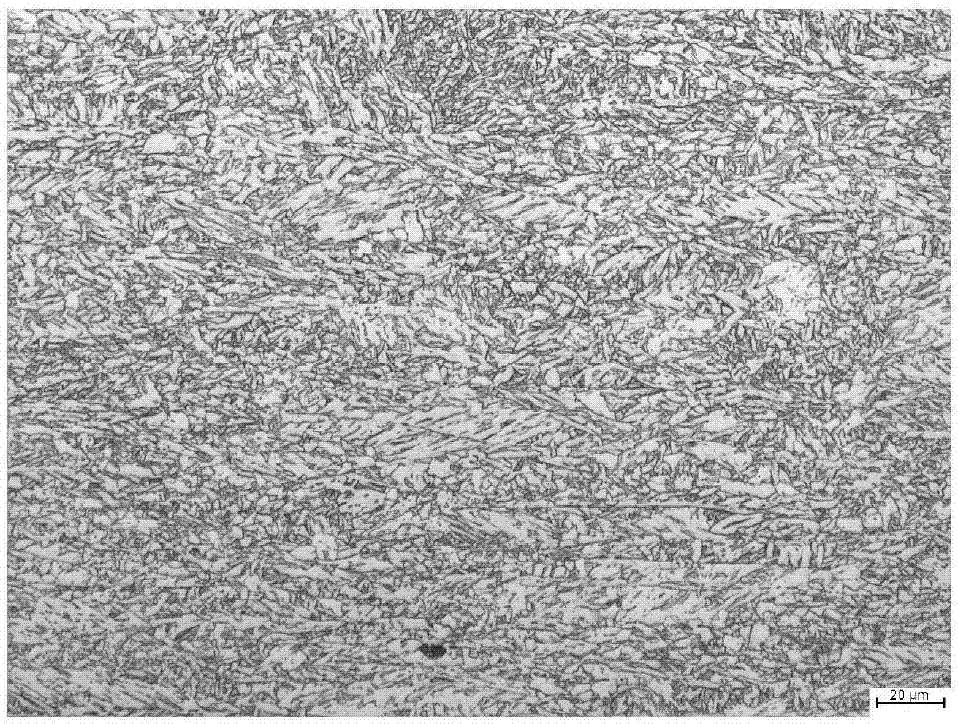 Thick-wall large-diameter high-grade pipeline steel for increasing low-temperature toughness and manufacturing method thereof