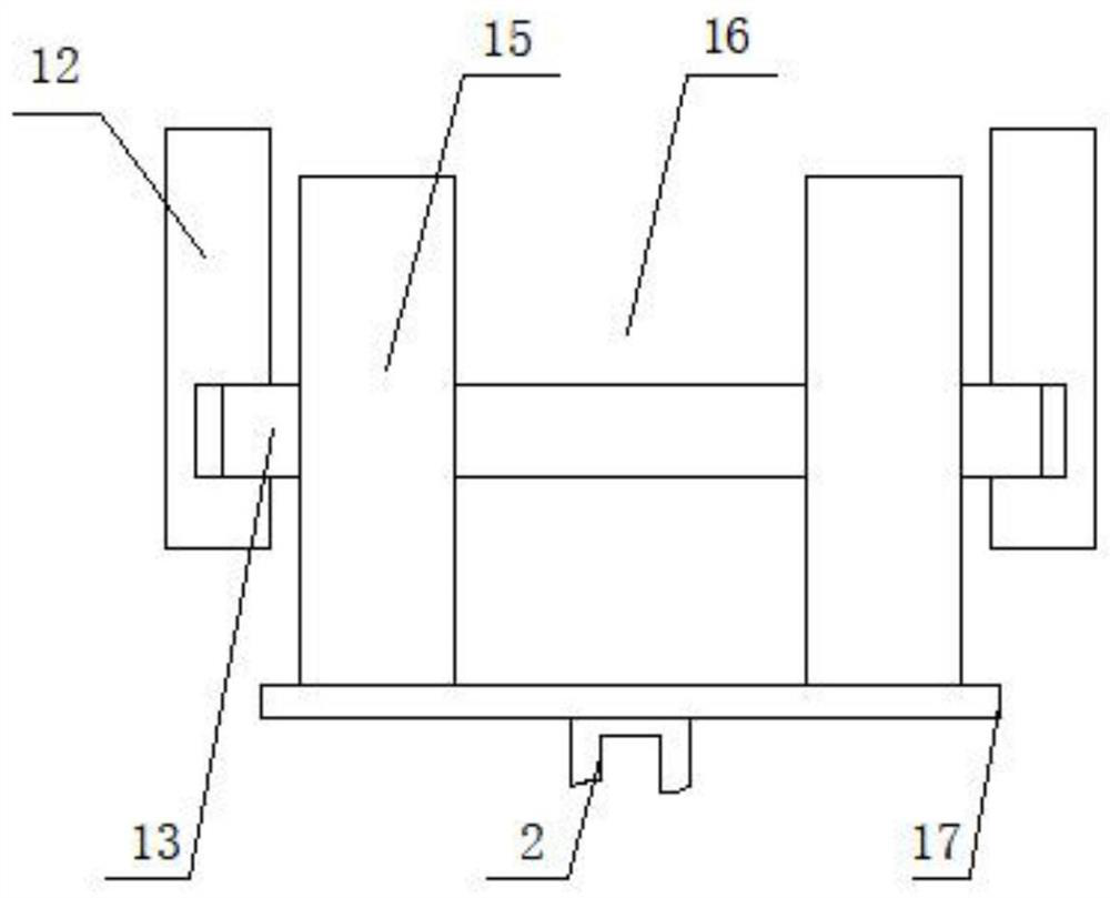 Rubber shoe lining rubber dipping equipment and method for automatically dipping rubber into rubber shoe lining by adopting same