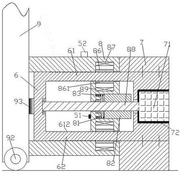 Safety tightening device for logistics cargo box and operation method thereof