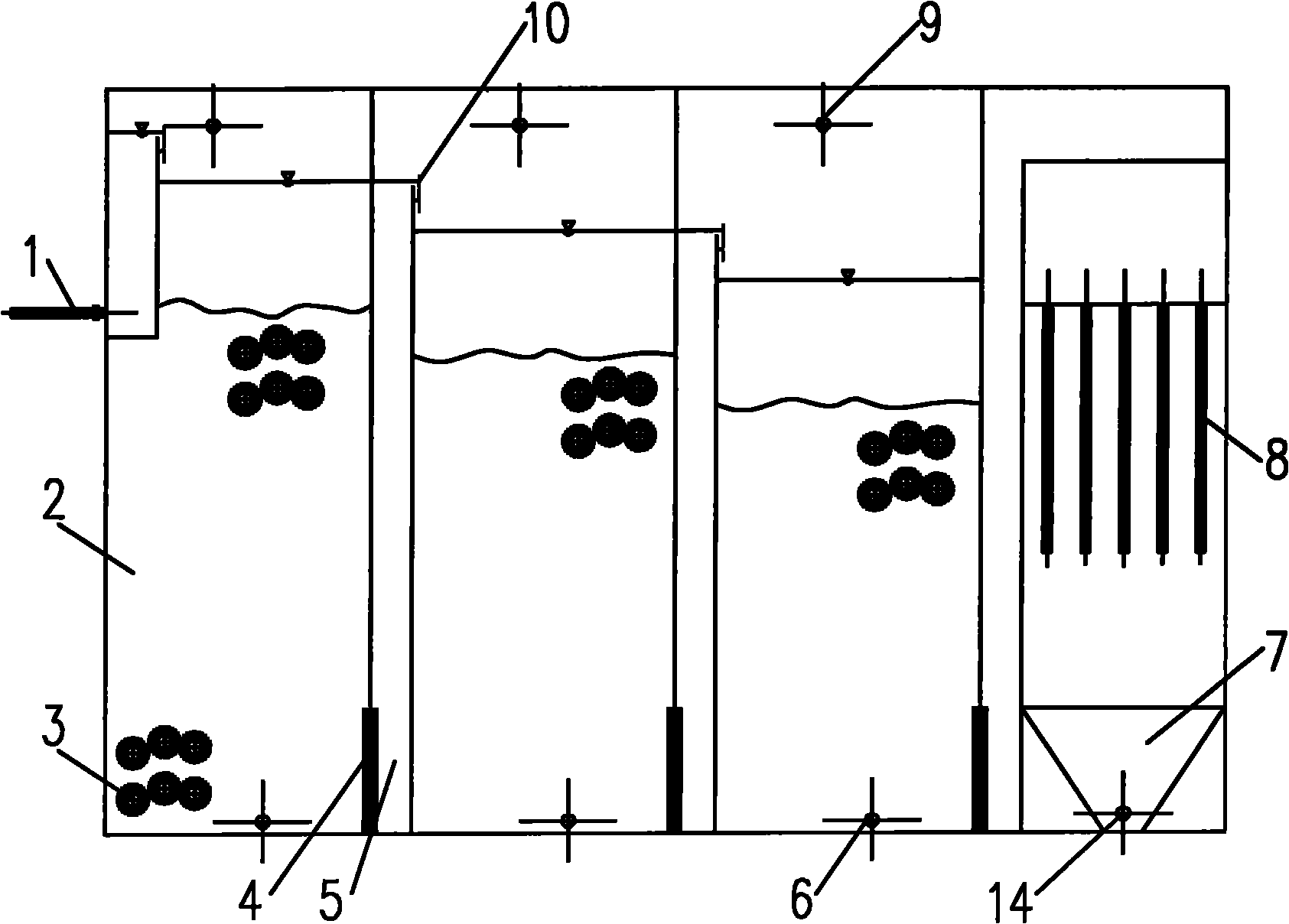 Integrated device for performing advanced denitrification treatment on domestic sewage by self-oxygenating fixed bed