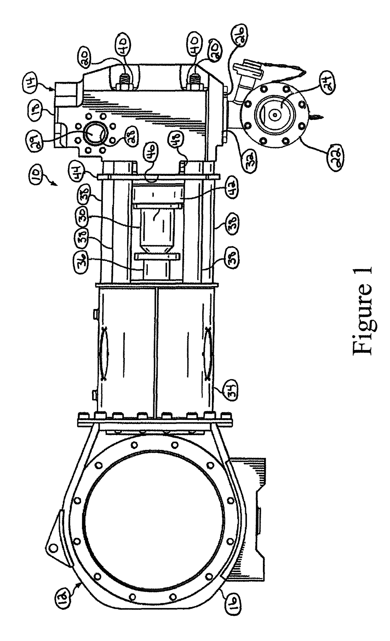 Fluid liner wear indicator for suction manifold of reciprocating pump assembly