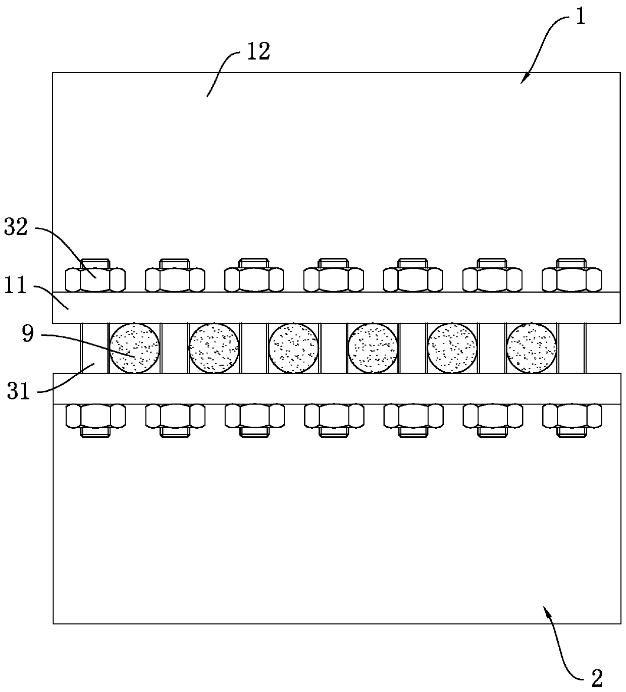 Elevator traction rope clamping device and rope cutting method applying same